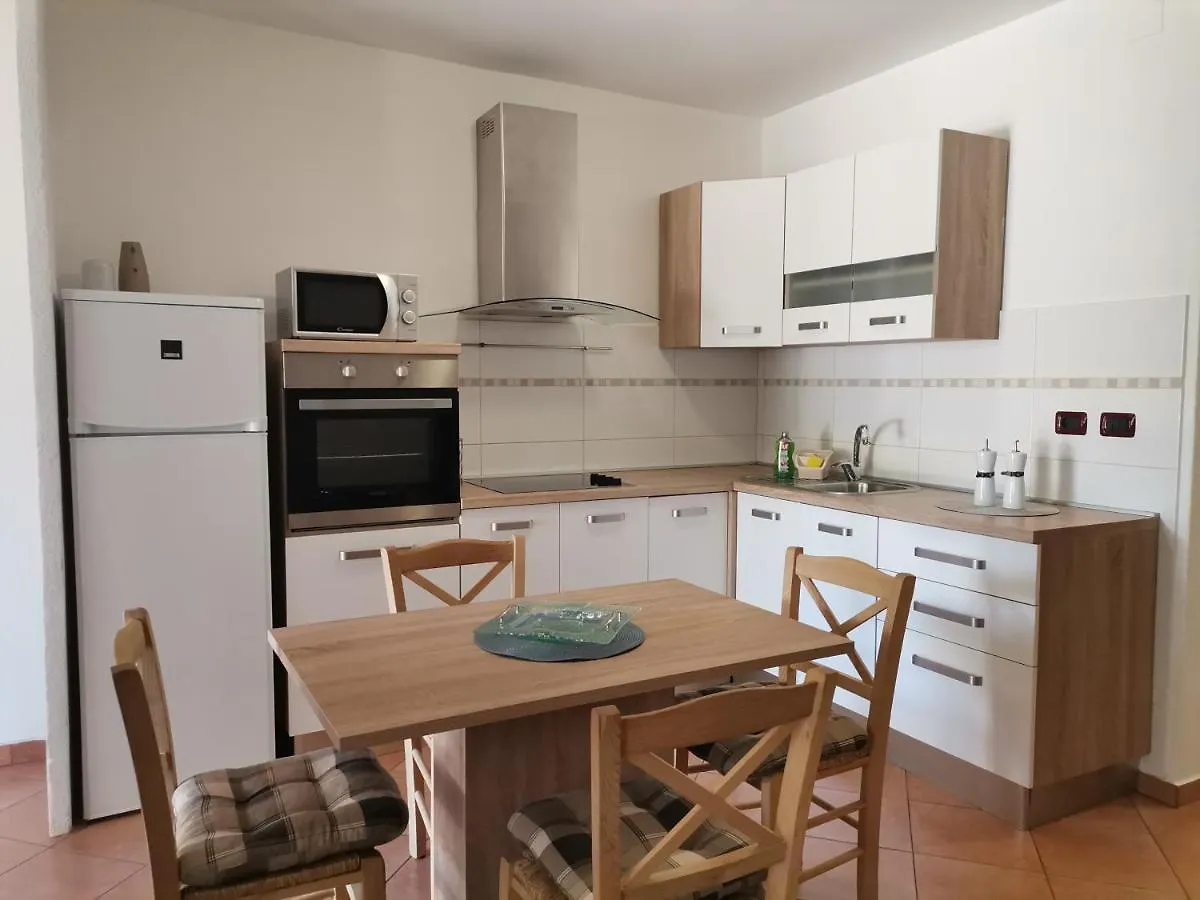 Renato Apartment Basanija 0*,