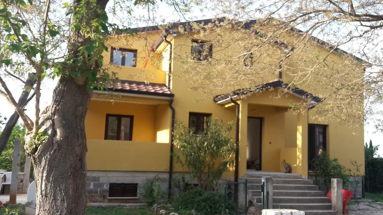 Renato Apartment Basanija